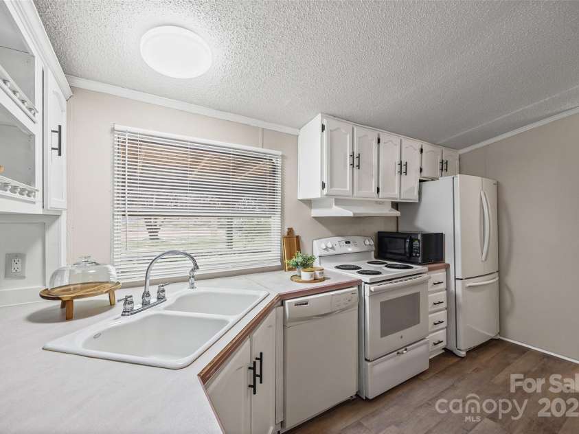 109 Daring Drive, Cherryville, NC 28021.  MLS# CAR4291082, YatesRealty ID 31907. 