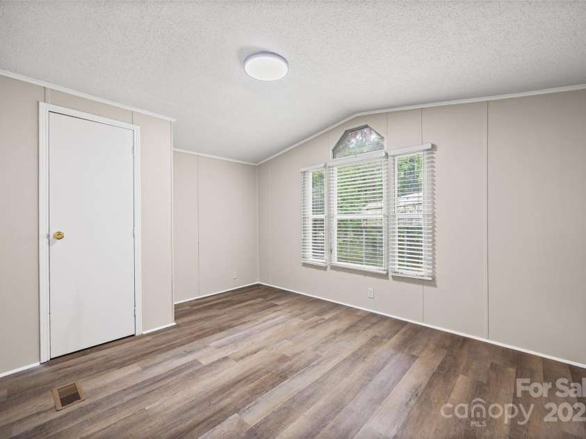 109 Daring Drive, Cherryville, NC 28021.  MLS# CAR4291082, YatesRealty ID 31907. 