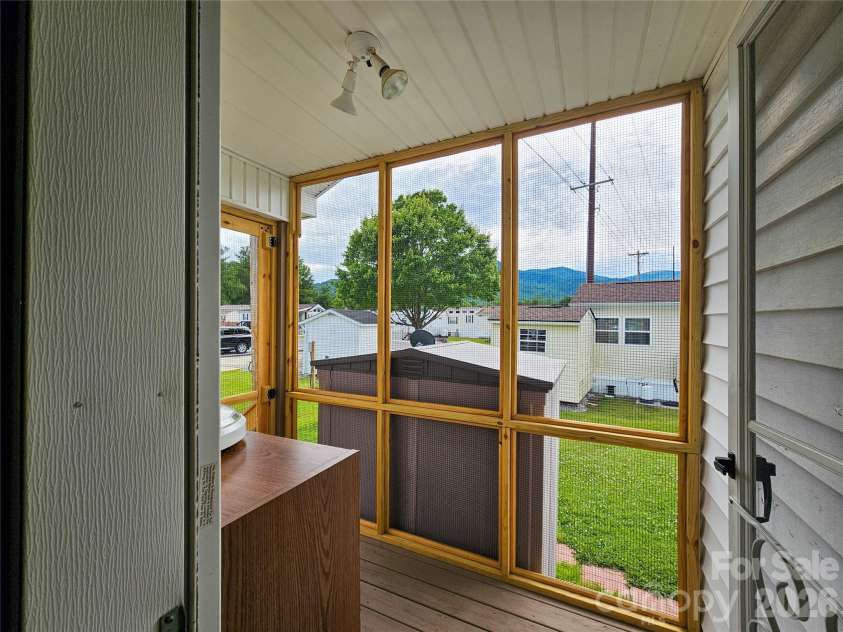 68 Strollers Lane, Waynesville, NC 28786.  MLS# CAR4394372, YatesRealty ID 31907. Back Porch