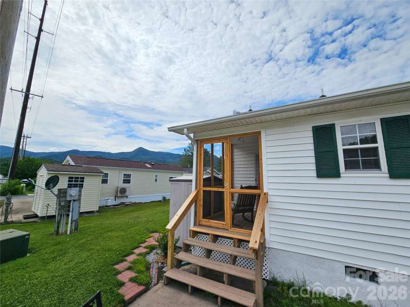 68 Strollers Lane, Waynesville, NC 28786.  MLS# CAR4394372, YatesRealty ID 31907. Back Porch