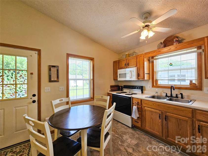 68 Strollers Lane, Waynesville, NC 28786.  MLS# CAR4394372, YatesRealty ID 31907. Kitchen
