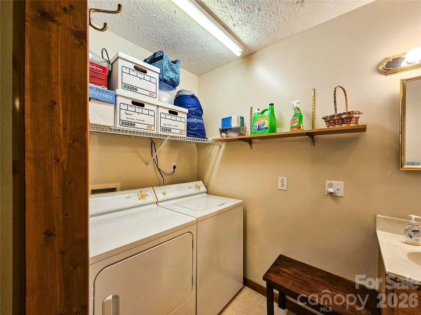 68 Strollers Lane, Waynesville, NC 28786.  MLS# CAR4394372, YatesRealty ID 31907. Laundry in Primary Bath