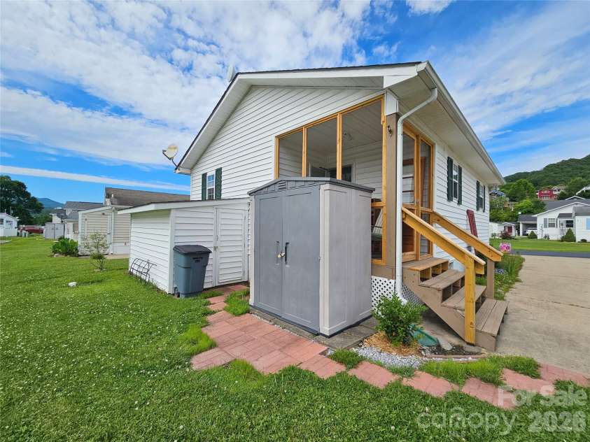 68 Strollers Lane, Waynesville, NC 28786.  MLS# CAR4394372, YatesRealty ID 31907. Lawn Shed and Storage Shed