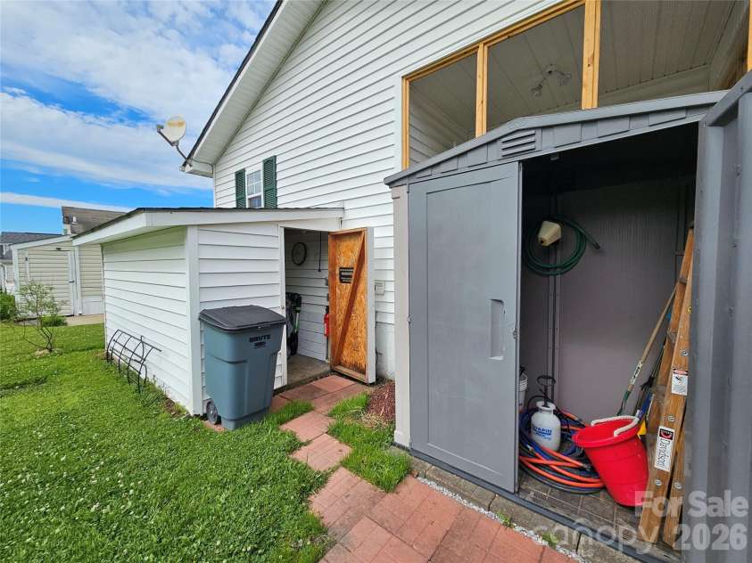 68 Strollers Lane, Waynesville, NC 28786.  MLS# CAR4394372, YatesRealty ID 31907. Lawn Shed and Storage Shed