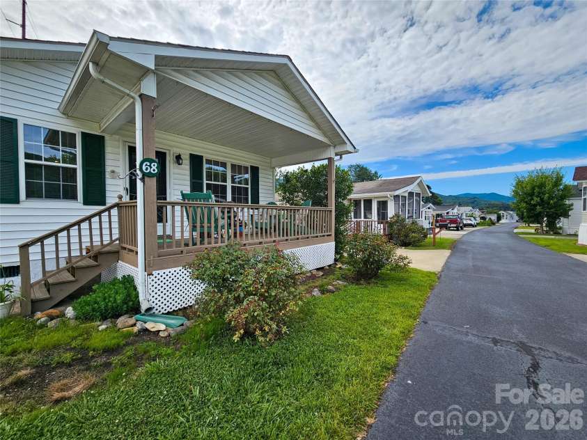 68 Strollers Lane, Waynesville, NC 28786.  MLS# CAR4394372, YatesRealty ID 31907. Street View