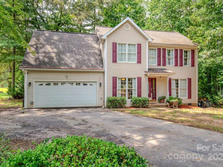 303 Theron Court, Candler, NC 28715.  MLS# CAR4291803, YatesRealty ID 31908. 