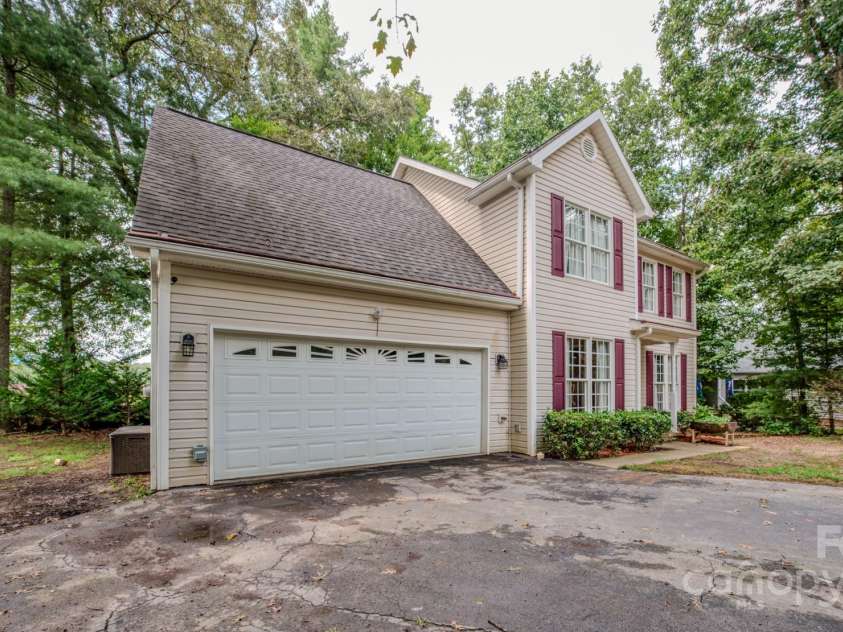 303 Theron Court, Candler, NC 28715.  MLS# CAR4291803, YatesRealty ID 31908. 
