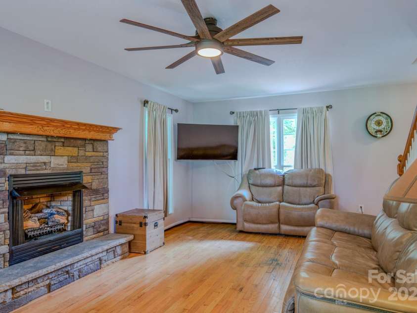 303 Theron Court, Candler, NC 28715.  MLS# CAR4291803, YatesRealty ID 31908. 