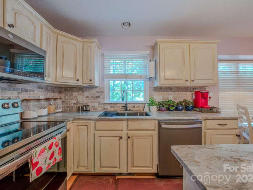 303 Theron Court, Candler, NC 28715.  MLS# CAR4291803, YatesRealty ID 31908. 