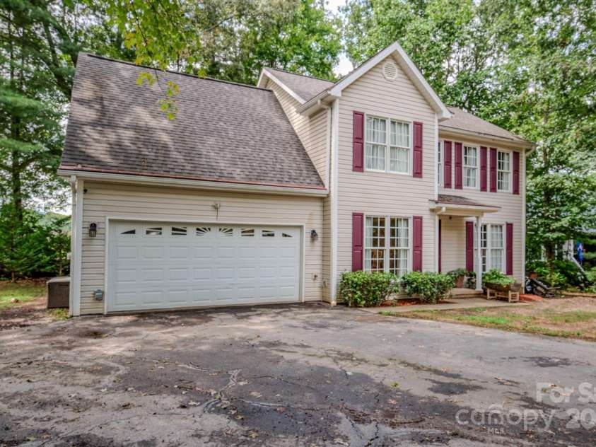 303 Theron Court, Candler, NC 28715.  MLS# CAR4291803, YatesRealty ID 31908. 