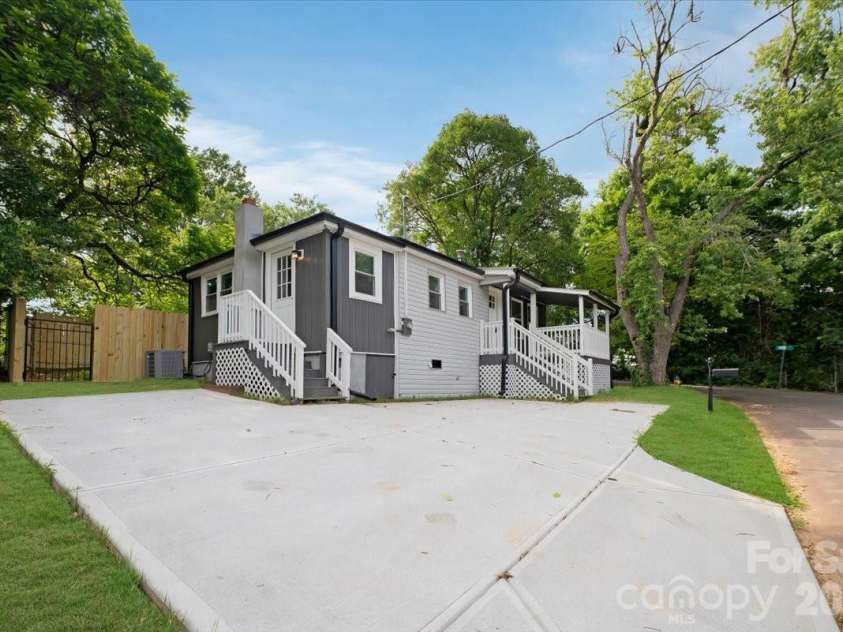 304 Derby Avenue, Newton, NC 28658.  MLS# CAR4394827, YatesRealty ID 31908. 