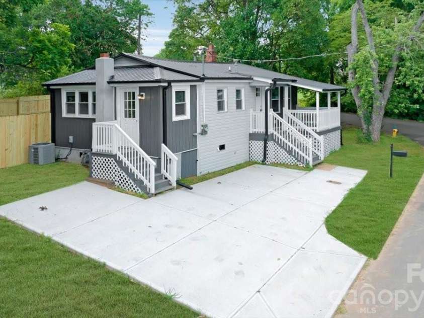 304 Derby Avenue, Newton, NC 28658.  MLS# CAR4394827, YatesRealty ID 31908. Spacious corner lot