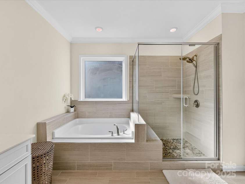 244 Bouchard Drive, Waxhaw, NC 28173.  MLS# CAR4312456, YatesRealty ID 3191. Primary bath features dual vanity sinks, soaking tub and shower.  Walk in closet attached for convience 