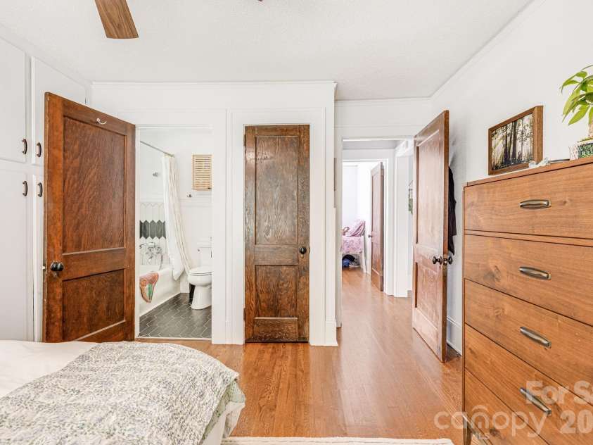 18 Robinwood Avenue, Asheville, NC 28806.  MLS# CAR4393836, YatesRealty ID 31910. Classic layout that old home lovers will adore!