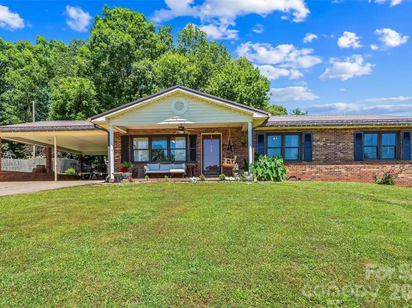 118 Hoover Street, Lenoir, NC 28645.  MLS# CAR4395589, YatesRealty ID 31911. 