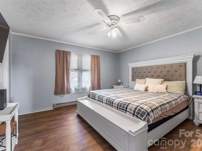 118 Hoover Street, Lenoir, NC 28645.  MLS# CAR4395589, YatesRealty ID 31911. 