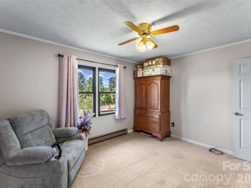 118 Hoover Street, Lenoir, NC 28645.  MLS# CAR4395589, YatesRealty ID 31911. 