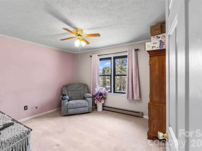 118 Hoover Street, Lenoir, NC 28645.  MLS# CAR4395589, YatesRealty ID 31911. 