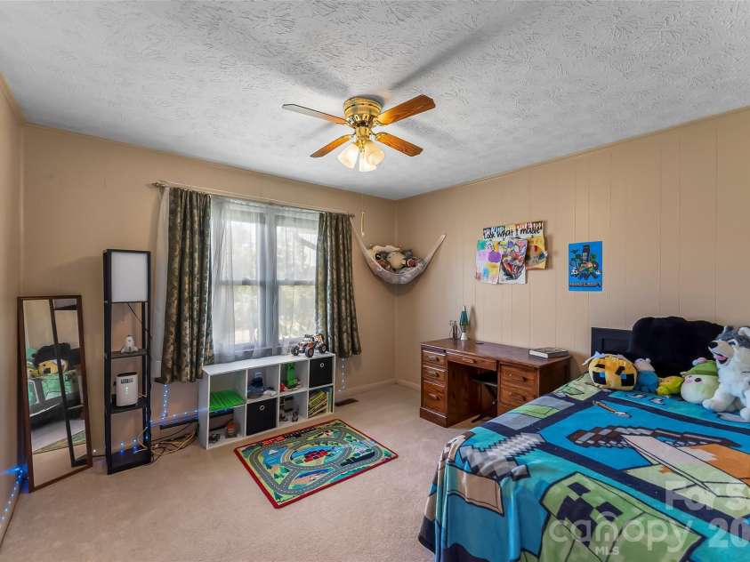 118 Hoover Street, Lenoir, NC 28645.  MLS# CAR4395589, YatesRealty ID 31911. 