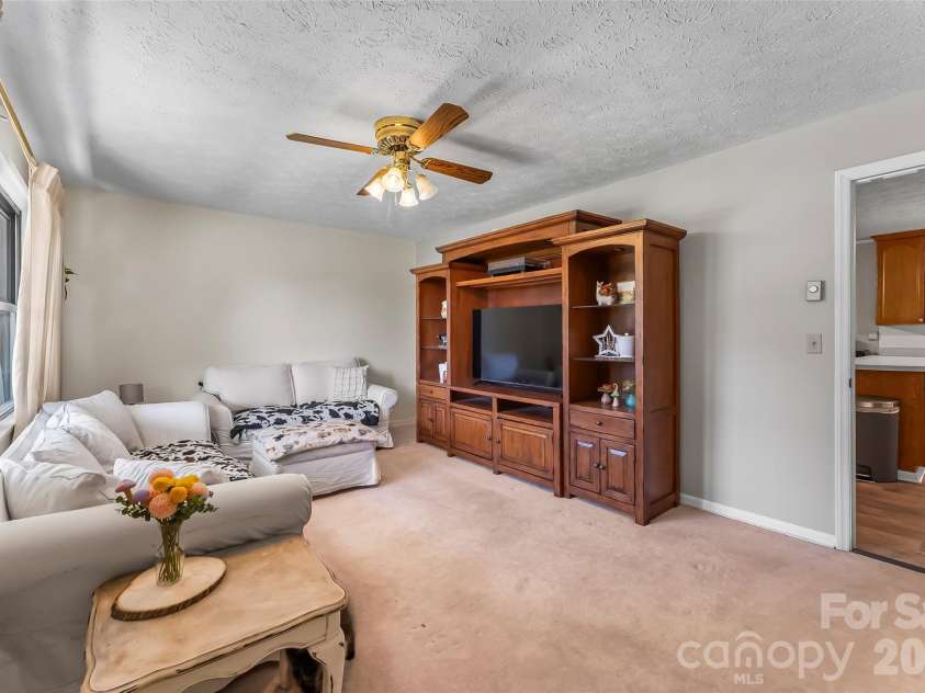118 Hoover Street, Lenoir, NC 28645.  MLS# CAR4395589, YatesRealty ID 31911. 
