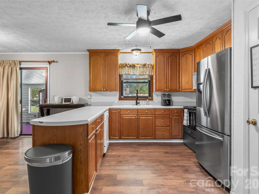118 Hoover Street, Lenoir, NC 28645.  MLS# CAR4395589, YatesRealty ID 31911. 