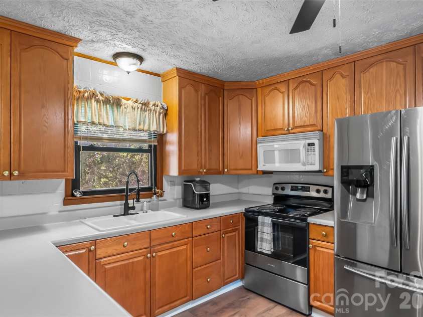 118 Hoover Street, Lenoir, NC 28645.  MLS# CAR4395589, YatesRealty ID 31911. 