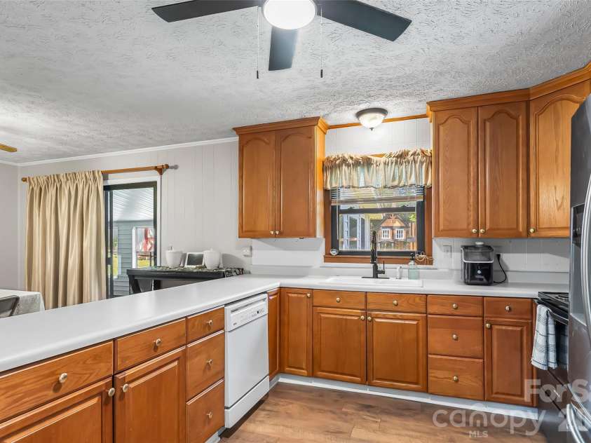 118 Hoover Street, Lenoir, NC 28645.  MLS# CAR4395589, YatesRealty ID 31911. 