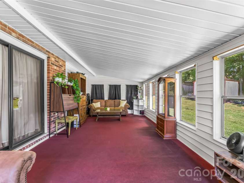 118 Hoover Street, Lenoir, NC 28645.  MLS# CAR4395589, YatesRealty ID 31911. 