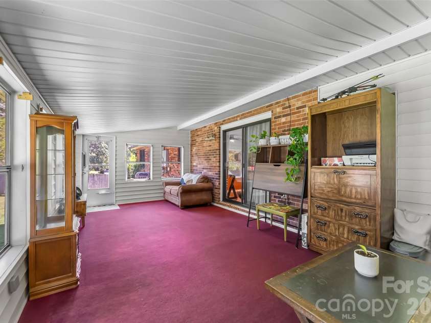 118 Hoover Street, Lenoir, NC 28645.  MLS# CAR4395589, YatesRealty ID 31911. 