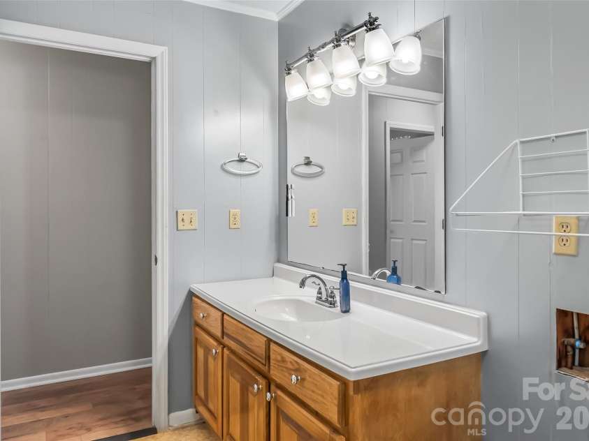 118 Hoover Street, Lenoir, NC 28645.  MLS# CAR4395589, YatesRealty ID 31911. 