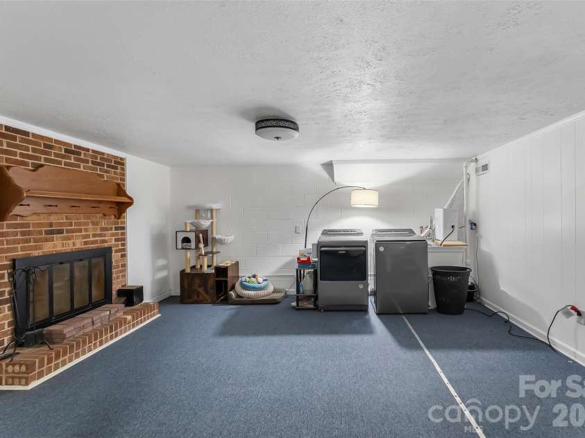 118 Hoover Street, Lenoir, NC 28645.  MLS# CAR4395589, YatesRealty ID 31911. 