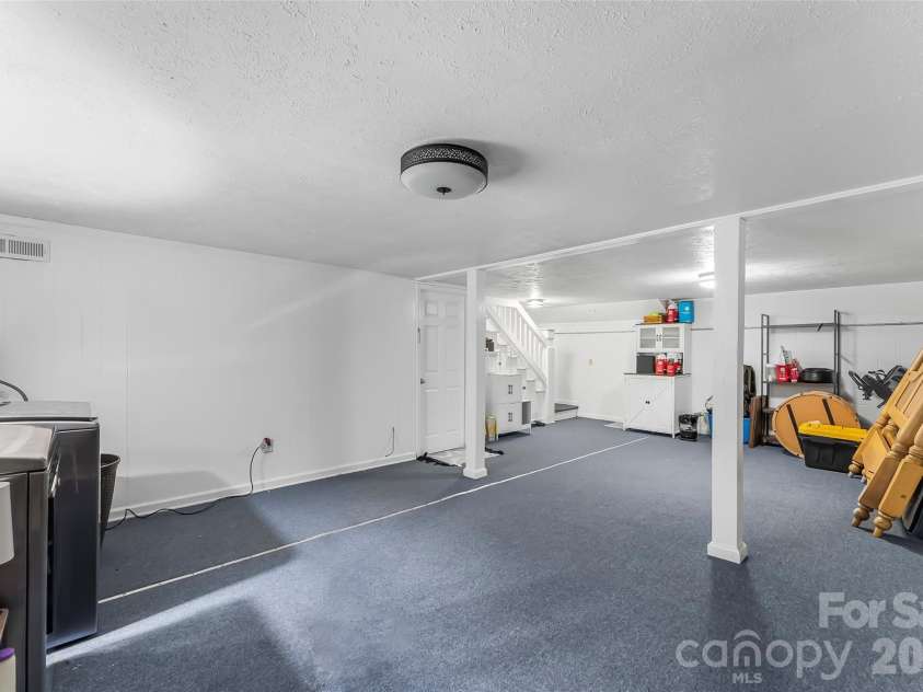 118 Hoover Street, Lenoir, NC 28645.  MLS# CAR4395589, YatesRealty ID 31911. 