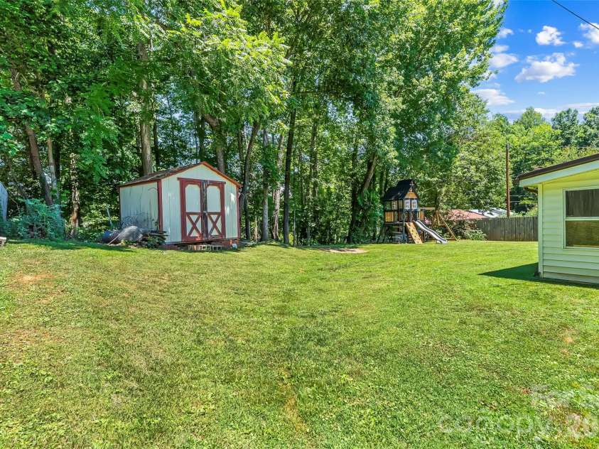 118 Hoover Street, Lenoir, NC 28645.  MLS# CAR4395589, YatesRealty ID 31911. 