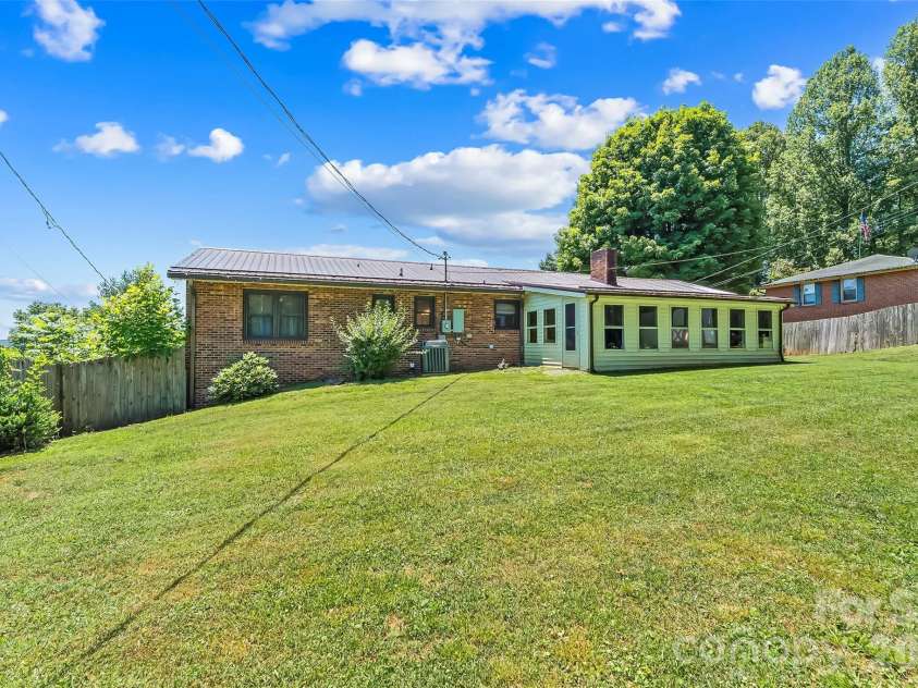 118 Hoover Street, Lenoir, NC 28645.  MLS# CAR4395589, YatesRealty ID 31911. 