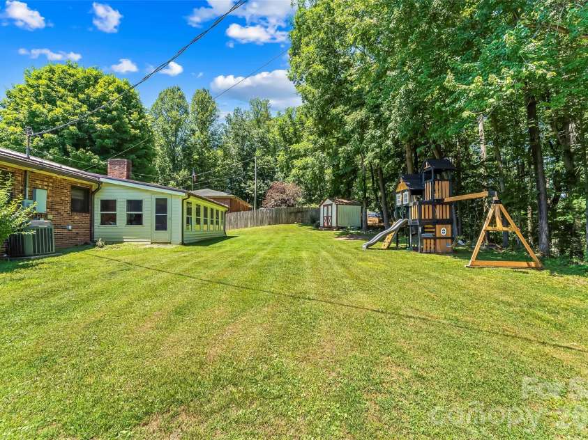 118 Hoover Street, Lenoir, NC 28645.  MLS# CAR4395589, YatesRealty ID 31911. 