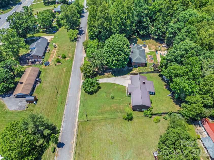 118 Hoover Street, Lenoir, NC 28645.  MLS# CAR4395589, YatesRealty ID 31911. 