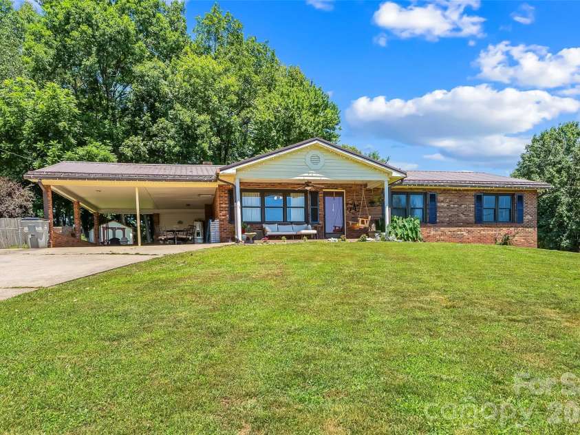 118 Hoover Street, Lenoir, NC 28645.  MLS# CAR4395589, YatesRealty ID 31911. 