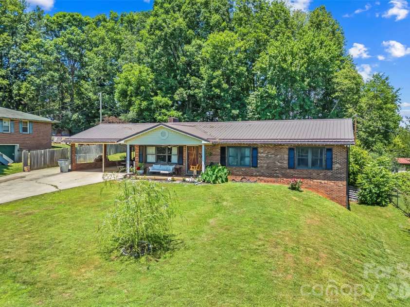 118 Hoover Street, Lenoir, NC 28645.  MLS# CAR4395589, YatesRealty ID 31911. 