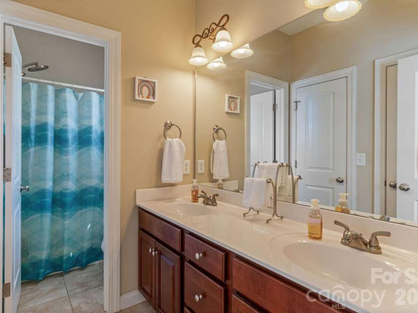 120 Augusta Lane, Shelby, NC 28150.  MLS# CAR4389781, YatesRealty ID 31913. 