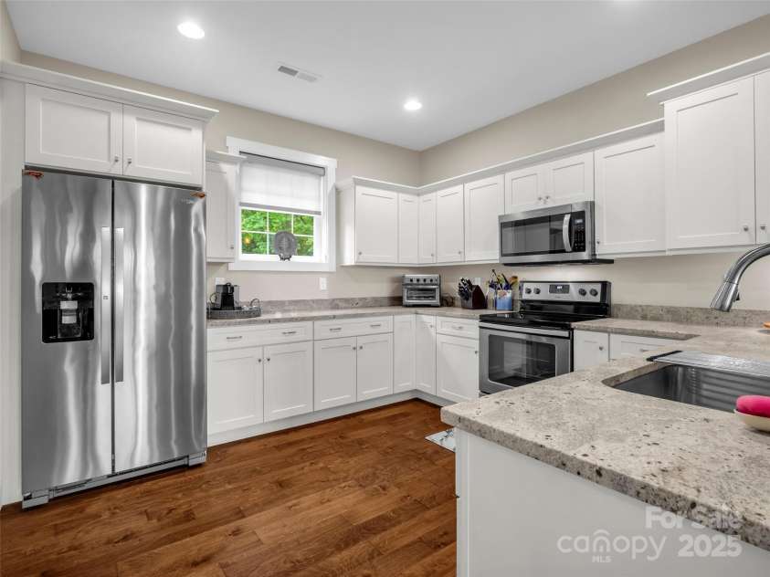 148 Red Hawk Knoll, Lake Lure, NC 28746.  MLS# CAR4291456, YatesRealty ID 31914. 