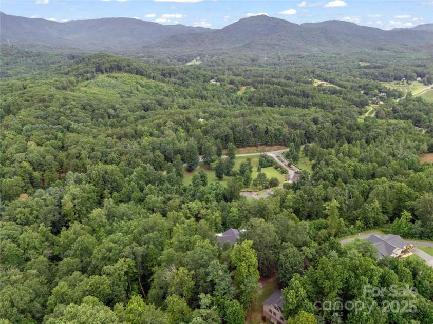 148 Red Hawk Knoll, Lake Lure, NC 28746.  MLS# CAR4291456, YatesRealty ID 31914. 