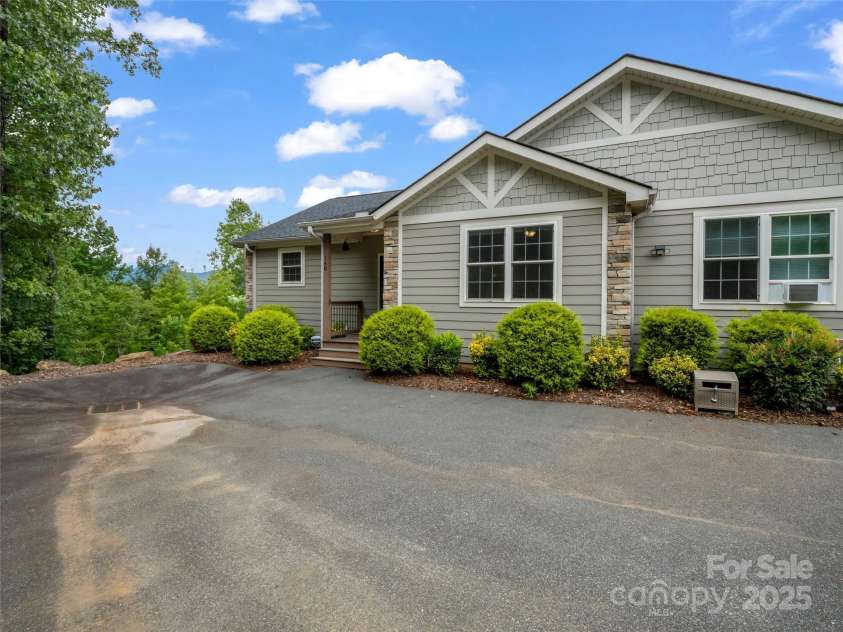 148 Red Hawk Knoll, Lake Lure, NC 28746.  MLS# CAR4291456, YatesRealty ID 31914. 