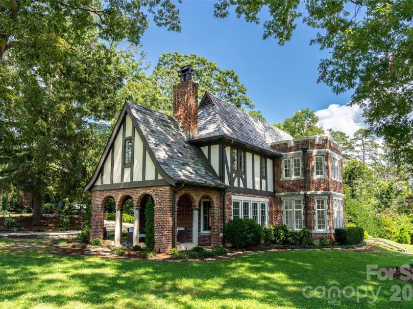 72 Windsor Road, Asheville, NC 28804.  MLS# CAR4382648, YatesRealty ID 31914. 