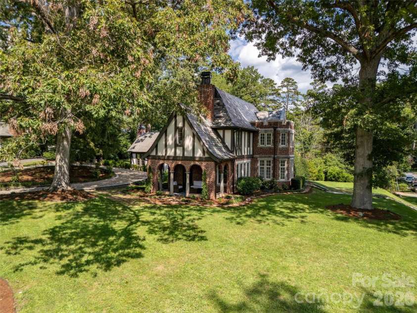 72 Windsor Road, Asheville, NC 28804.  MLS# CAR4382648, YatesRealty ID 31914. 