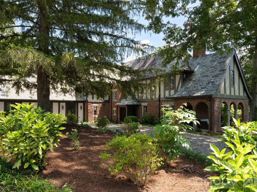 72 Windsor Road, Asheville, NC 28804.  MLS# CAR4382648, YatesRealty ID 31914. 