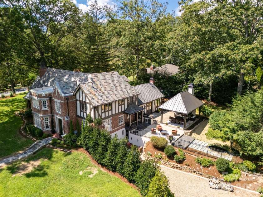 72 Windsor Road, Asheville, NC 28804.  MLS# CAR4382648, YatesRealty ID 31914. 