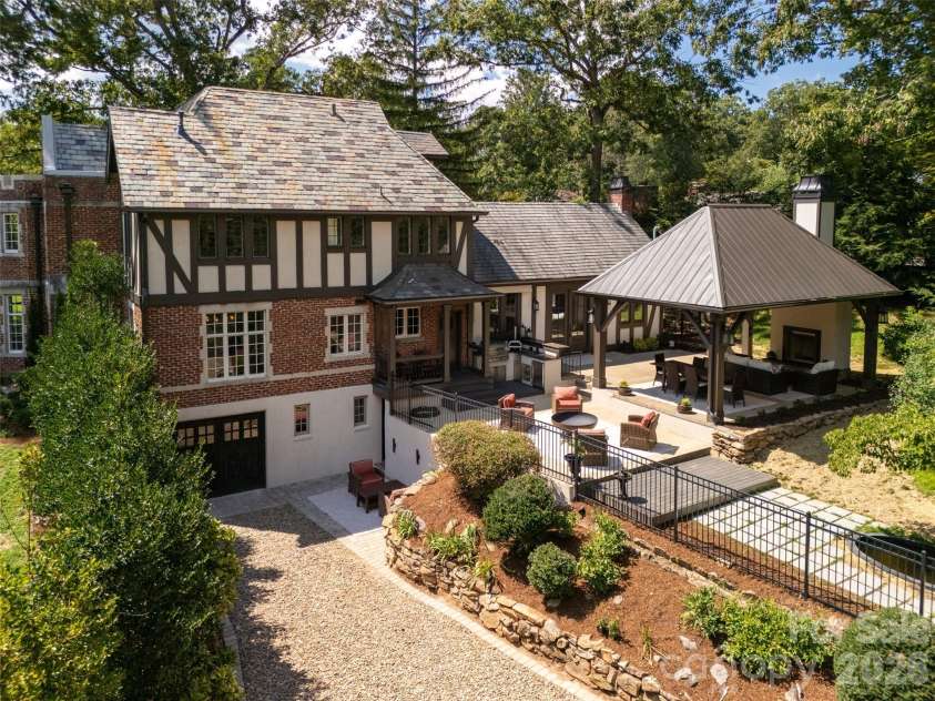 72 Windsor Road, Asheville, NC 28804.  MLS# CAR4382648, YatesRealty ID 31914. 