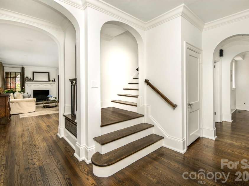 72 Windsor Road, Asheville, NC 28804.  MLS# CAR4382648, YatesRealty ID 31914. 