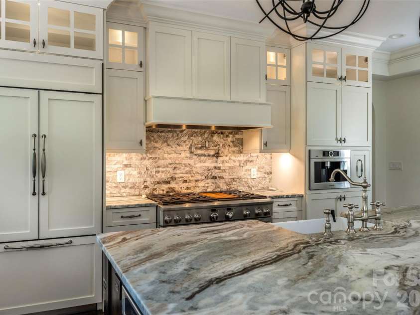 72 Windsor Road, Asheville, NC 28804.  MLS# CAR4382648, YatesRealty ID 31914. 