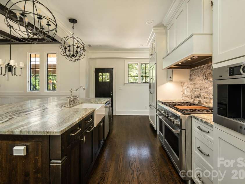 72 Windsor Road, Asheville, NC 28804.  MLS# CAR4382648, YatesRealty ID 31914. 